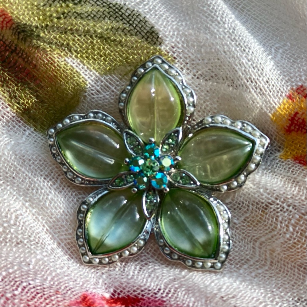 🎉❤️Vintage Costume Jewelry Brooch